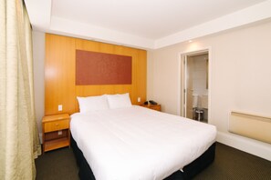 Deluxe Double | In-room safe, iron/ironing board, free WiFi, bed sheets - Brydone Hotel Oamaru (Oamaru)