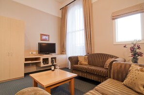 Suite Klasik | Area keluarga | TV