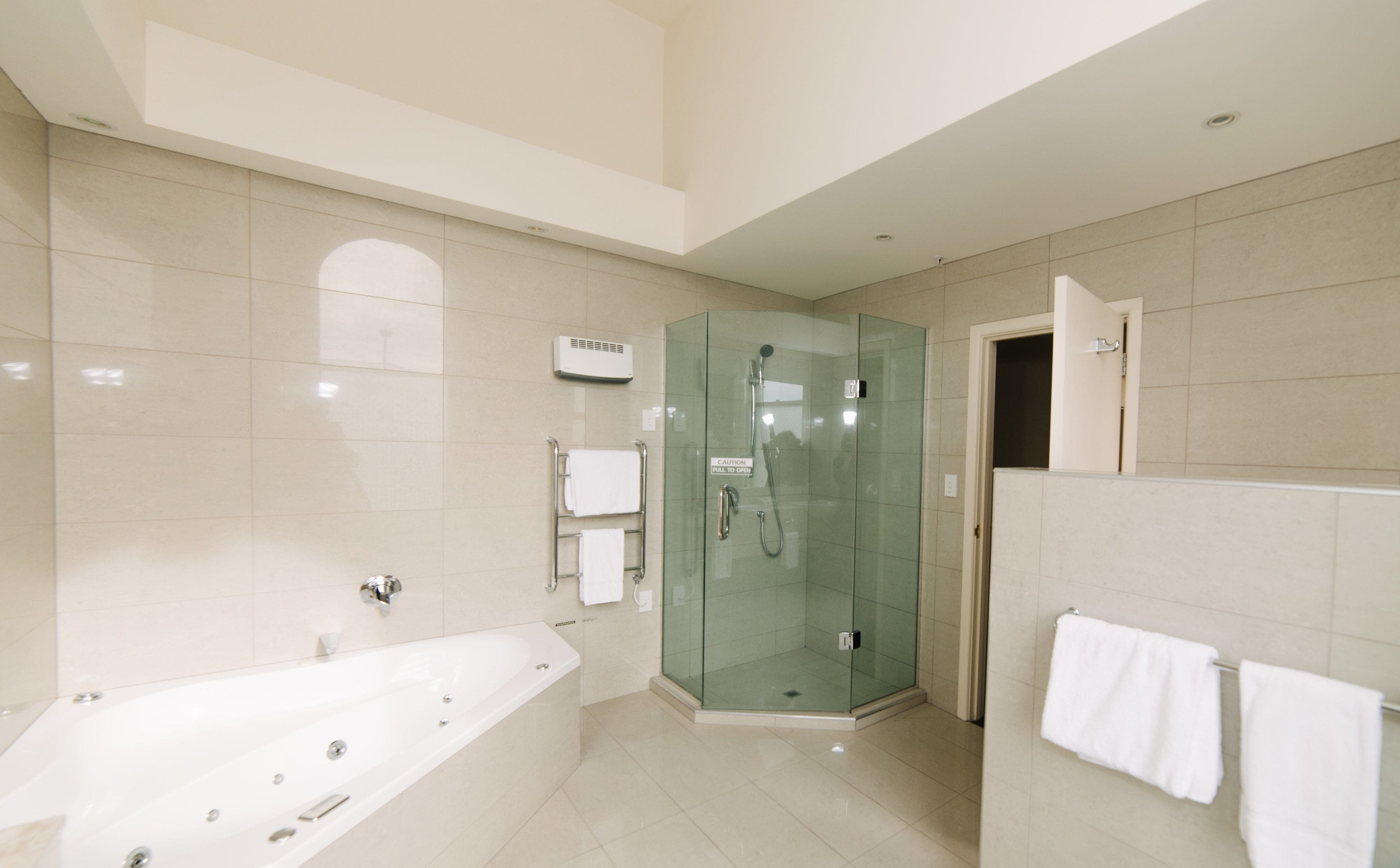 junior suite | bathroom | shower, free toiletries, hair dryer, towels