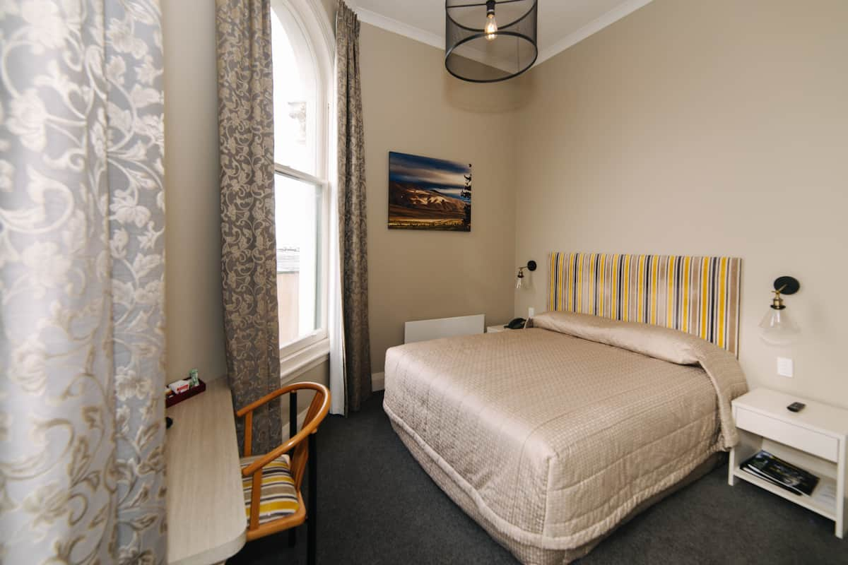 Premium Queen | In-room safe, iron/ironing board, free WiFi, bed sheets