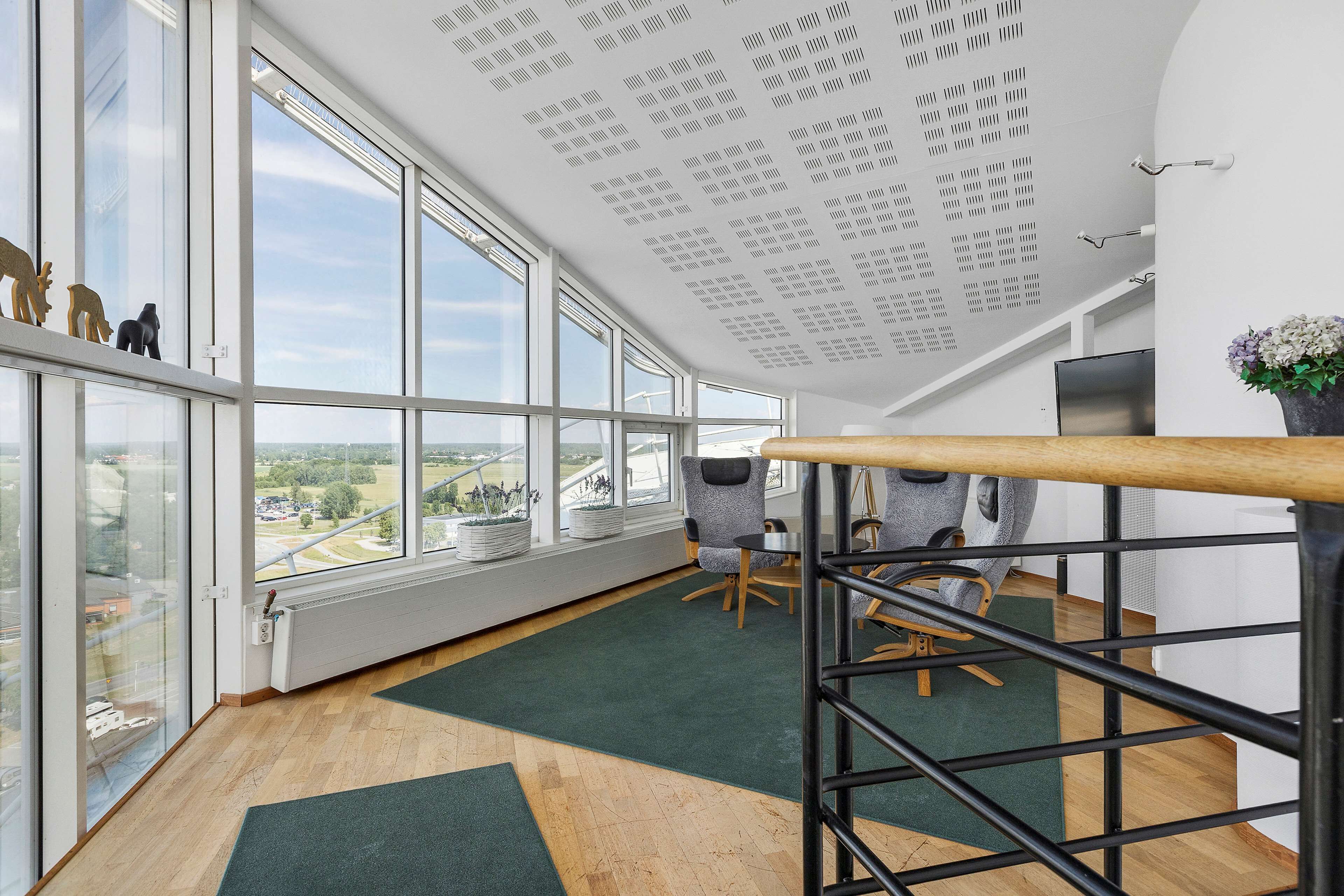 suite, 1 king bed, non smoking | 1 bedroom, desk, laptop workspace, blackout curtains