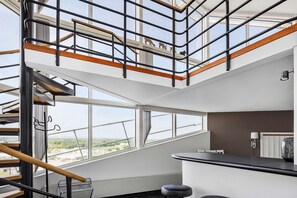 Suite, 1 très grand lit, non-fumeur | 1 chambre, bureau, espace de travail pour ordinateurs portables