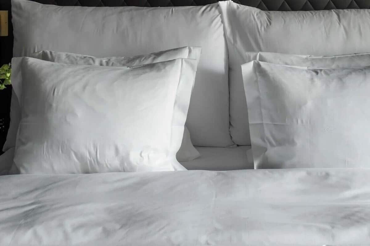 Pillowtop beds, desk, cribs (surcharge), WiFi (free)