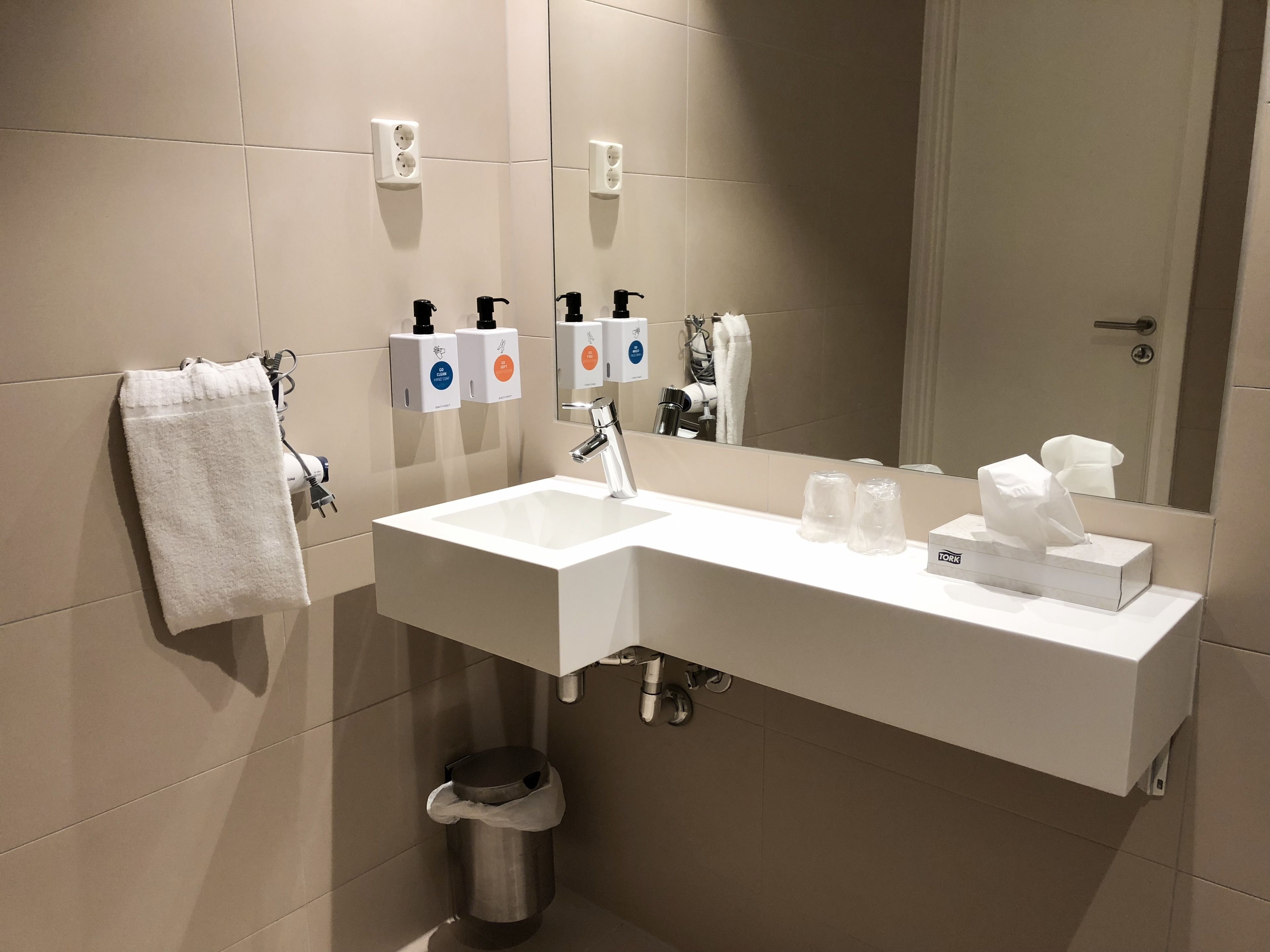 standard room, 1 double bed, non smoking | bathroom | hair dryer, towels