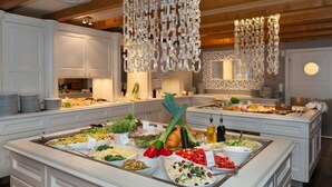 A buffet with various food items and a decorative hanging light fixture. - Quality Hotel Leangkollen (Asker)