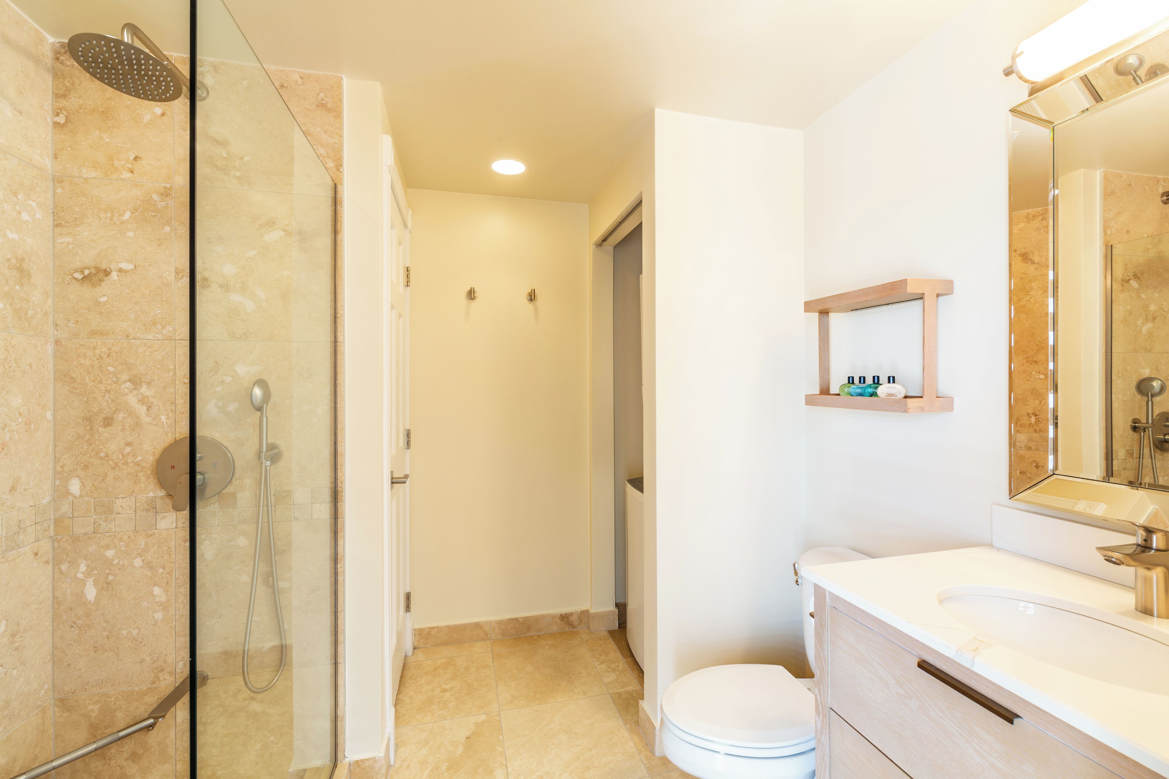 combined shower/bathtub, eco-friendly toiletries, hair dryer, towels