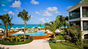 3 piscinas al aire libre