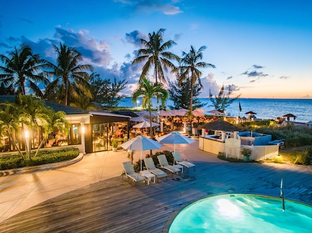 Breakfast, lunch, dinner served; international cuisine . The Sands at Grace Bay