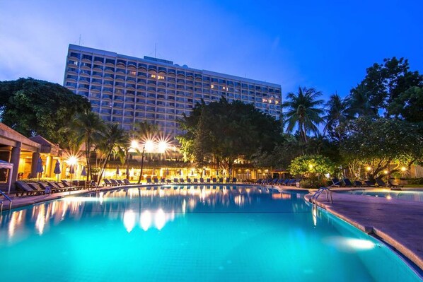 Front of property – evening/night - The Imperial Pattaya Hotel (Pattaya)