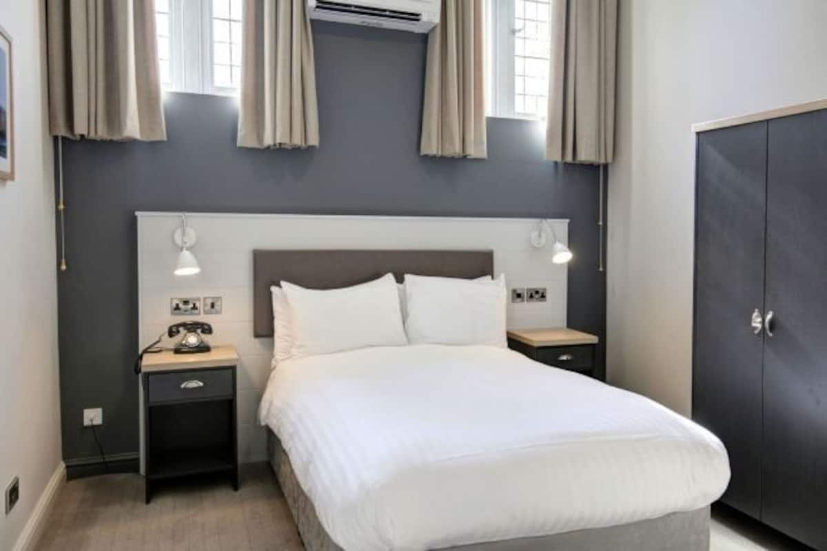 Desk, blackout drapes, iron/ironing board, free WiFi