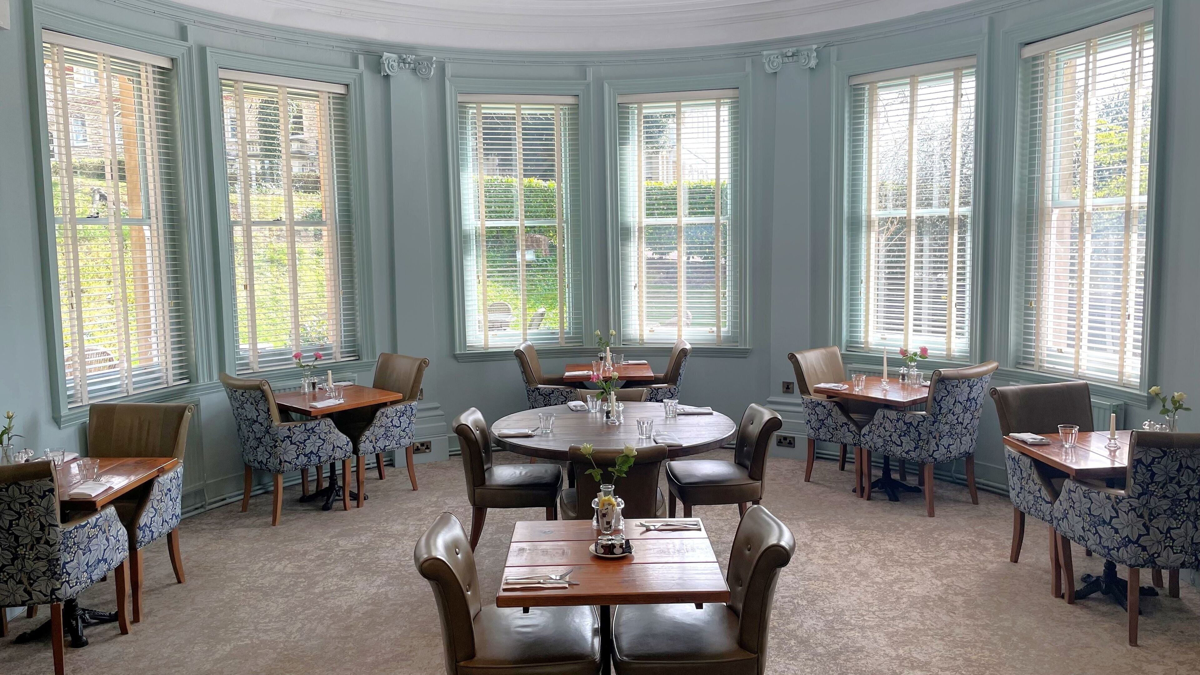 breakfast, lunch and dinner served