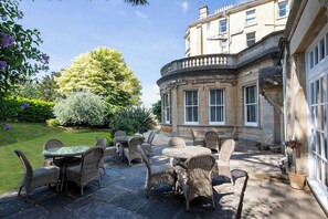 Breakfast, lunch and dinner served