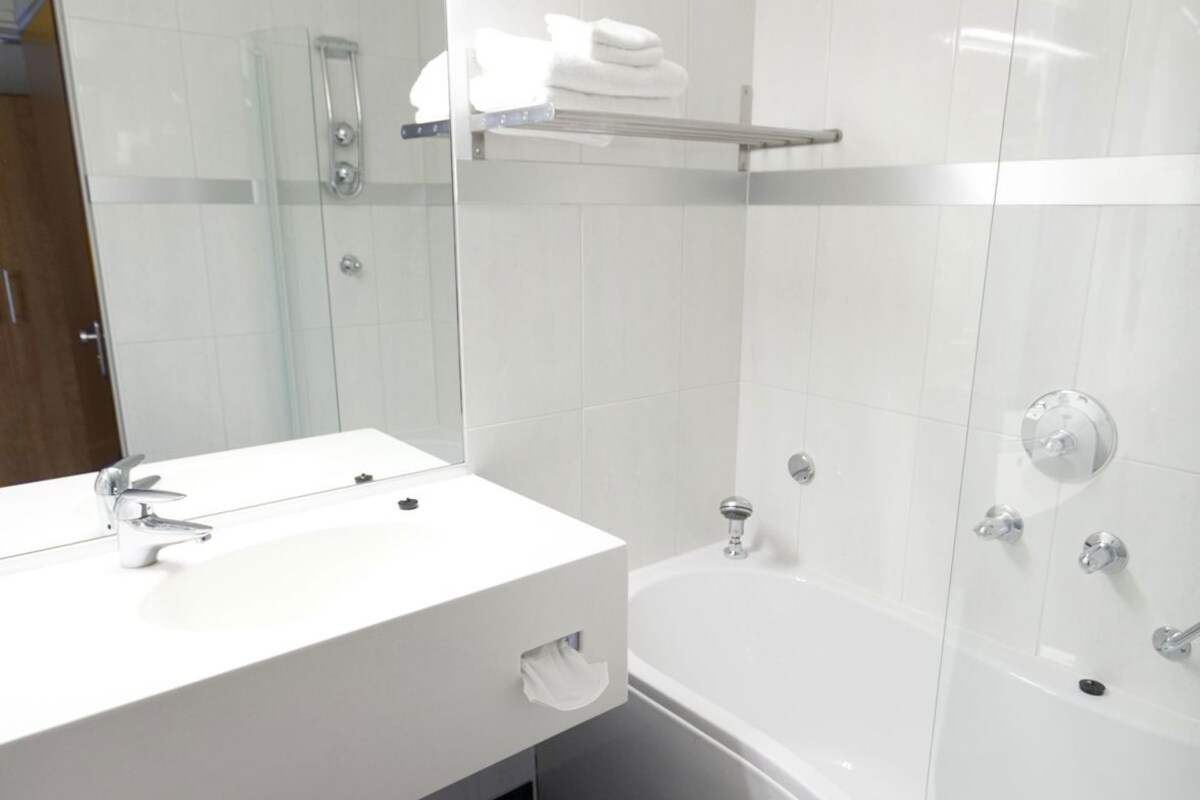 Bathroom | Eco-friendly toiletries, towels