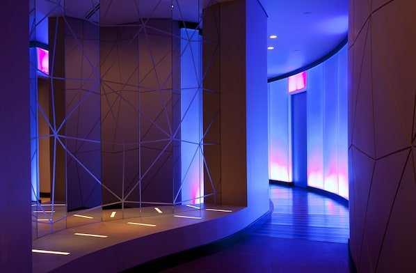 Sauna, hot tub, steam room, Turkish bath/hammam, body treatments