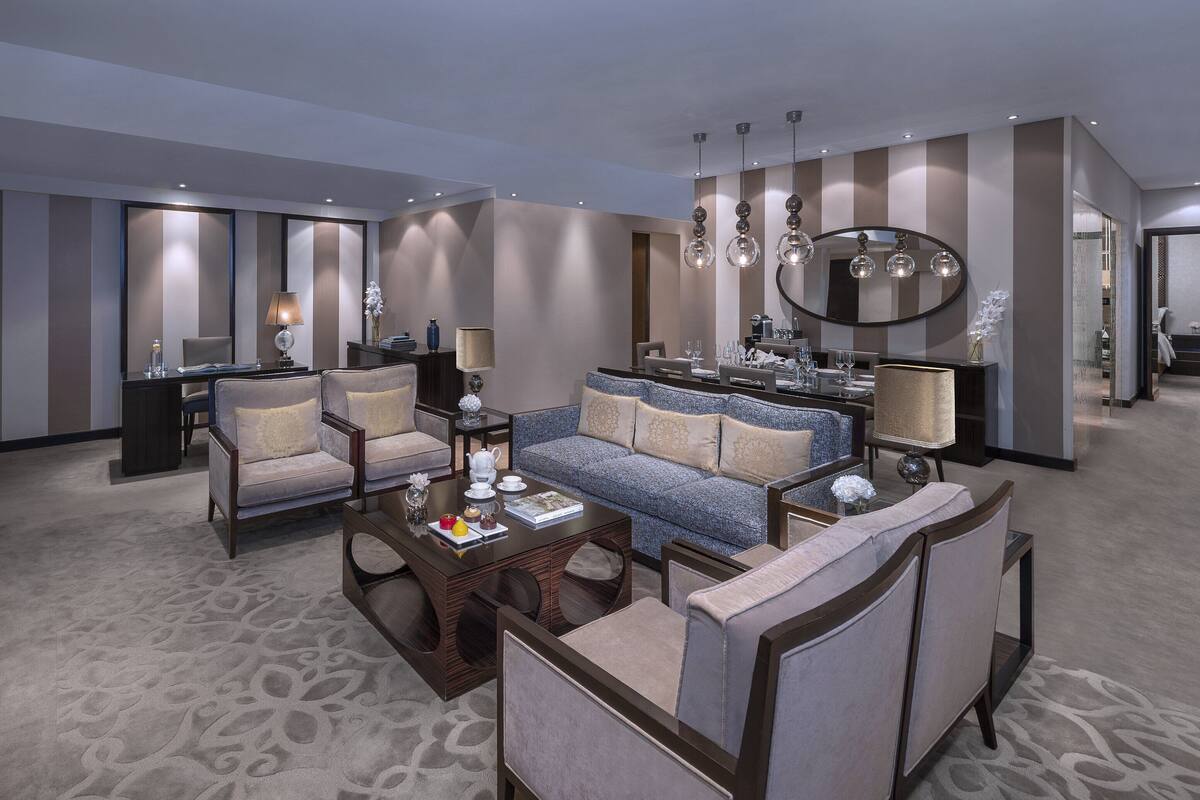 Suite, 2 Bedrooms | Premium bedding, minibar, in-room safe, desk