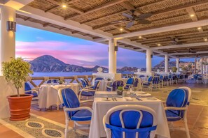 2 restaurants, breakfast, lunch, dinner served; international cuisine 