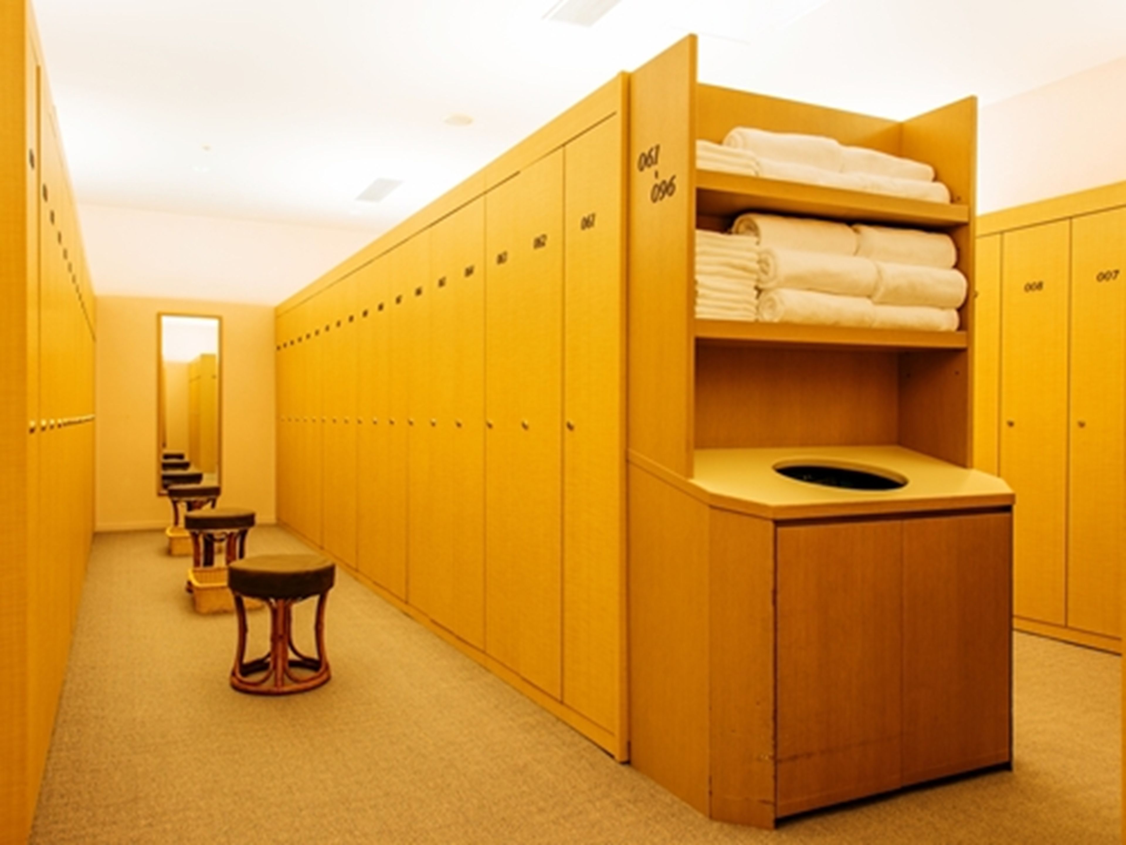 sauna, hot tub, steam room