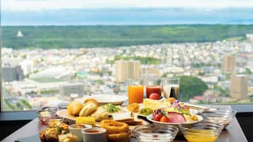 Daily buffet breakfast (JPY 3000 per person)