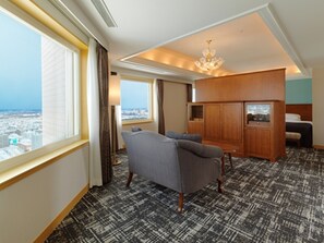 Junior Suite Room, Non Smoking | Premium bedding, in-room safe, desk, laptop workspace