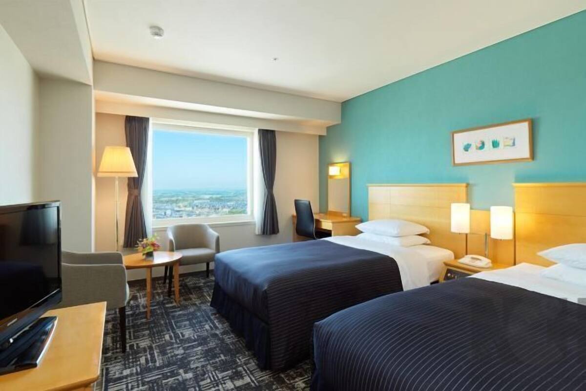 Premium bedding, in-room safe, desk, laptop workspace