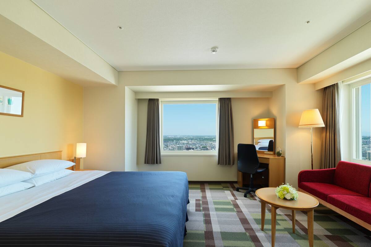 High Floor Corner Double, Non Smoking | Premium bedding, in-room safe, desk, laptop workspace