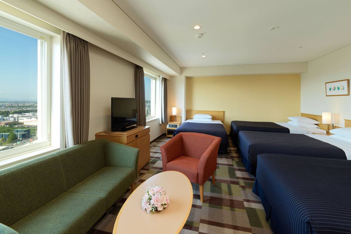 Family Room, Non Smoking | Premium bedding, in-room safe, desk, laptop workspace