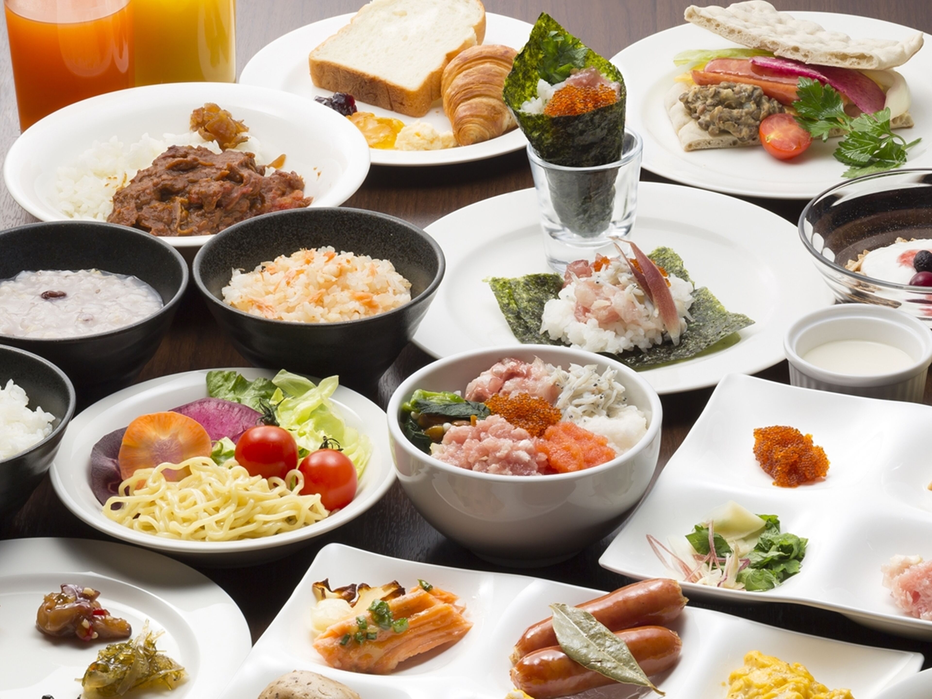 Daily buffet breakfast (JPY 3000 per person)