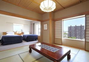 Traditionele kamer, niet-roken (2 Single and 3 Japanese Futon) | 1 slaapkamer, luxe beddengoed, een kluis op de kamer, een bureau
