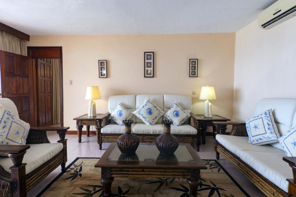 Living area | Flat-screen TV