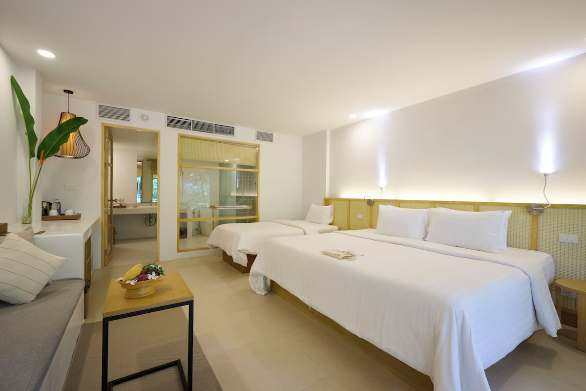 Deluxe Triple Room, Multiple Beds, Garden View