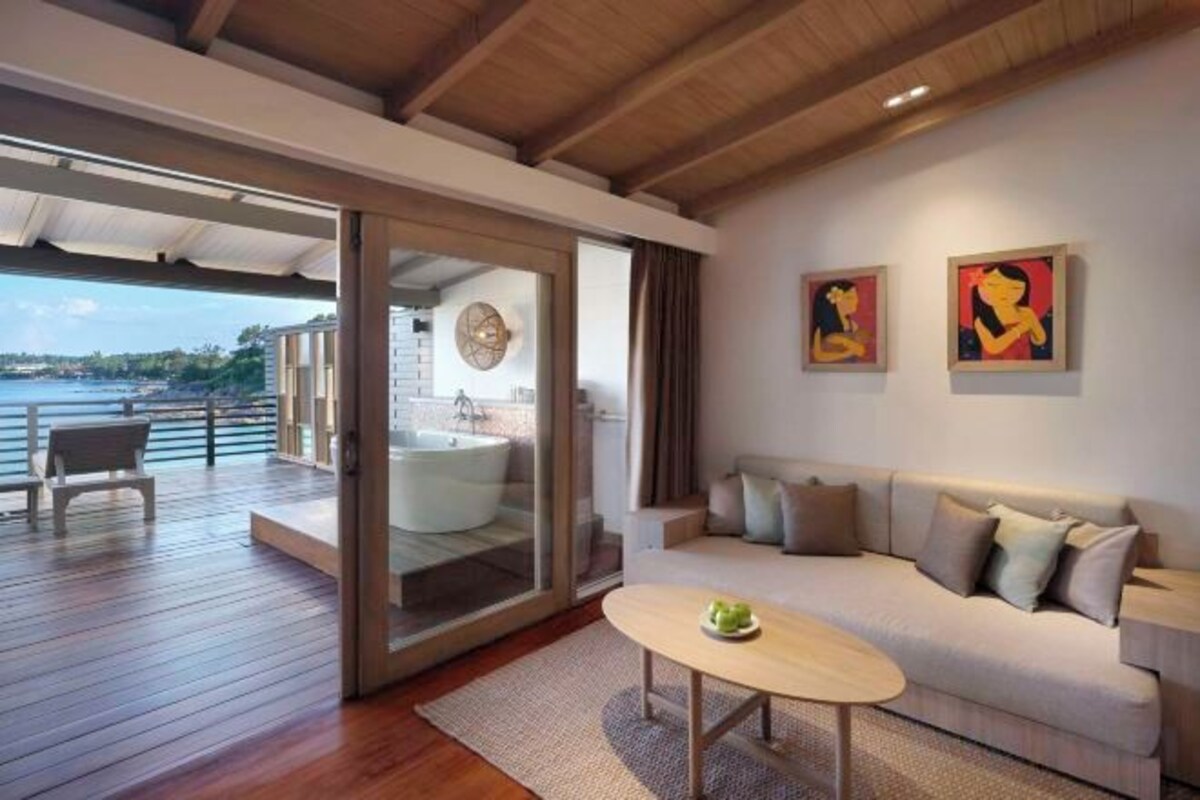 Seafront Suite
