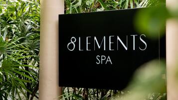 Espace de soins pour les couples, bain à remous, soins corporels