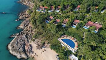 2 outdoor pools, open 7:00 AM to 7:00 PM, free pool cabanas
