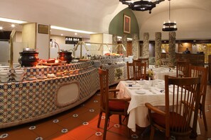 Se sirven desayunos, comidas y cenas 