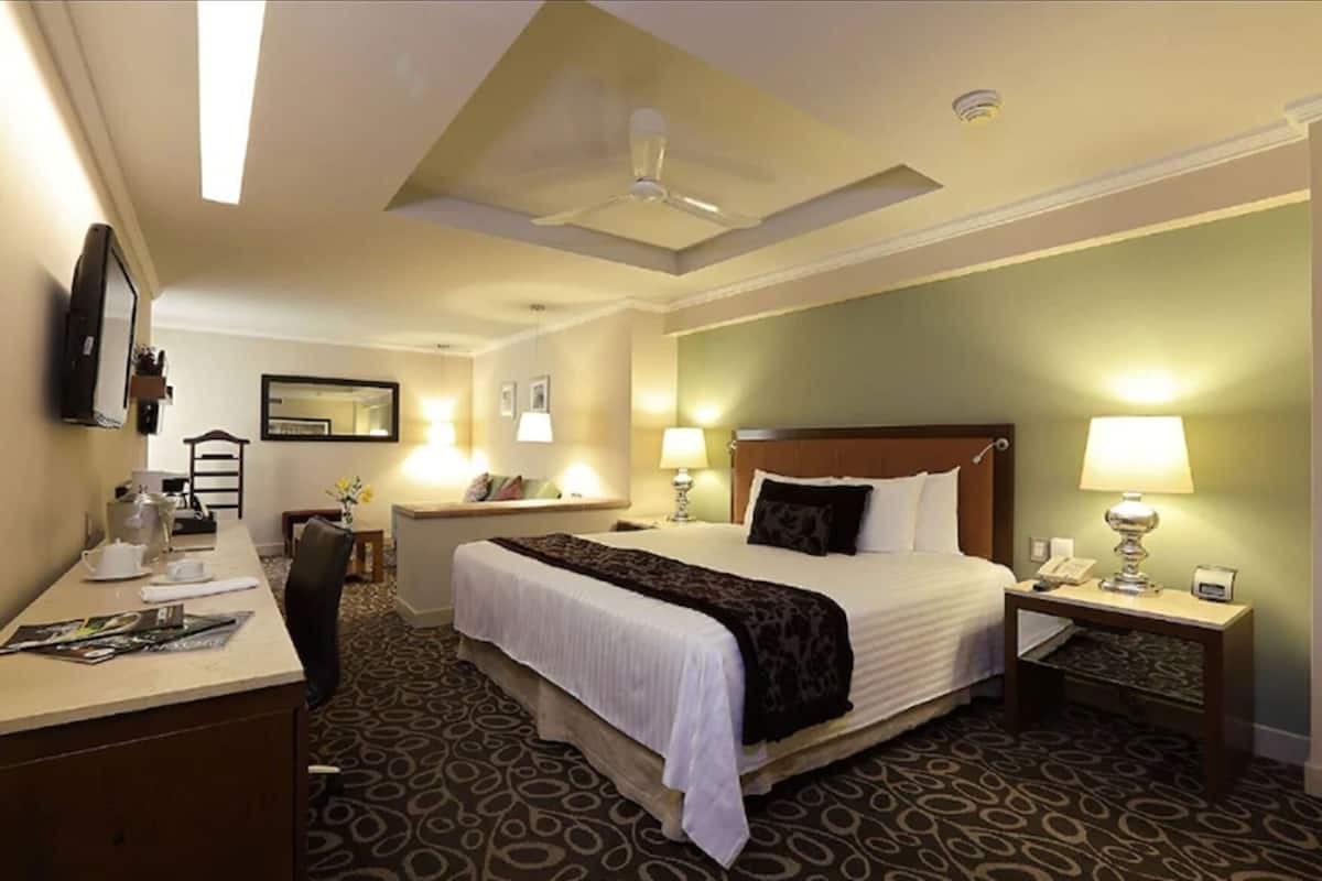 Premium bedding, in-room safe, desk, soundproofing