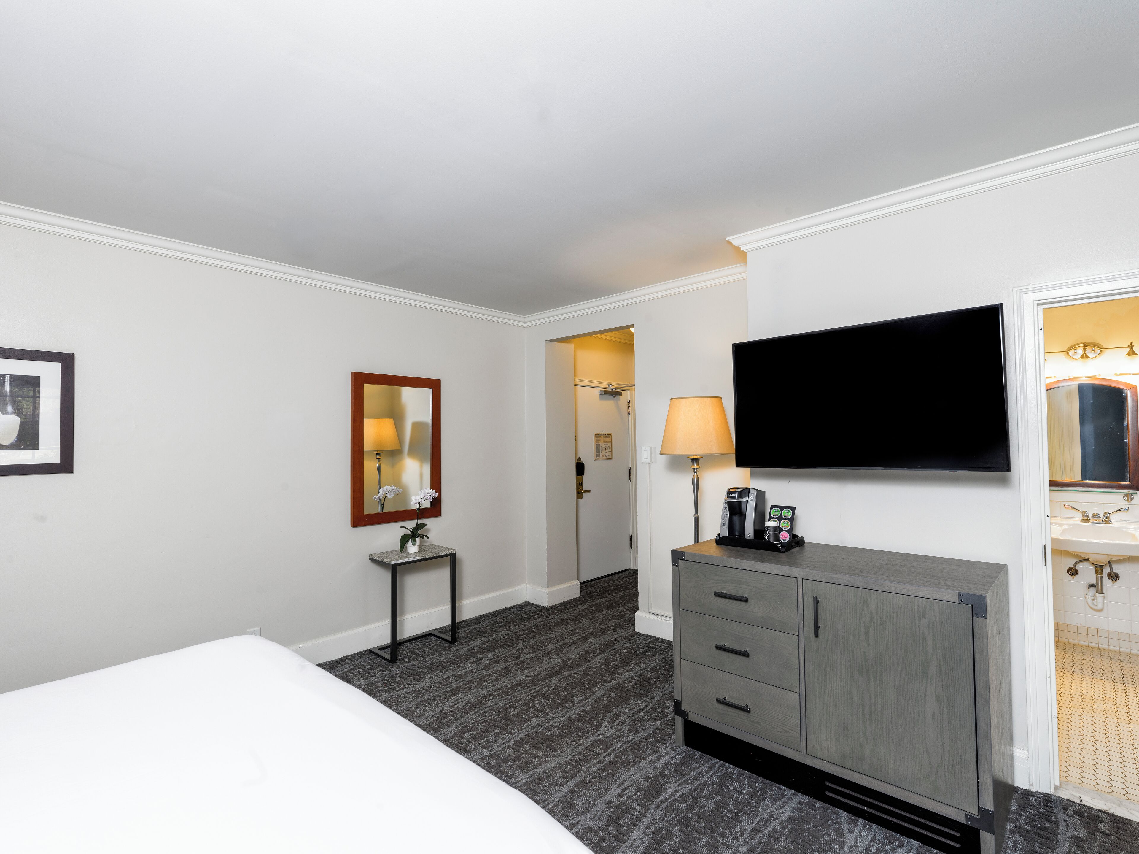 Deluxe Room, 1 King Bed (Accessible) | In-room safe, iron/ironing board, free WiFi, bed sheets
