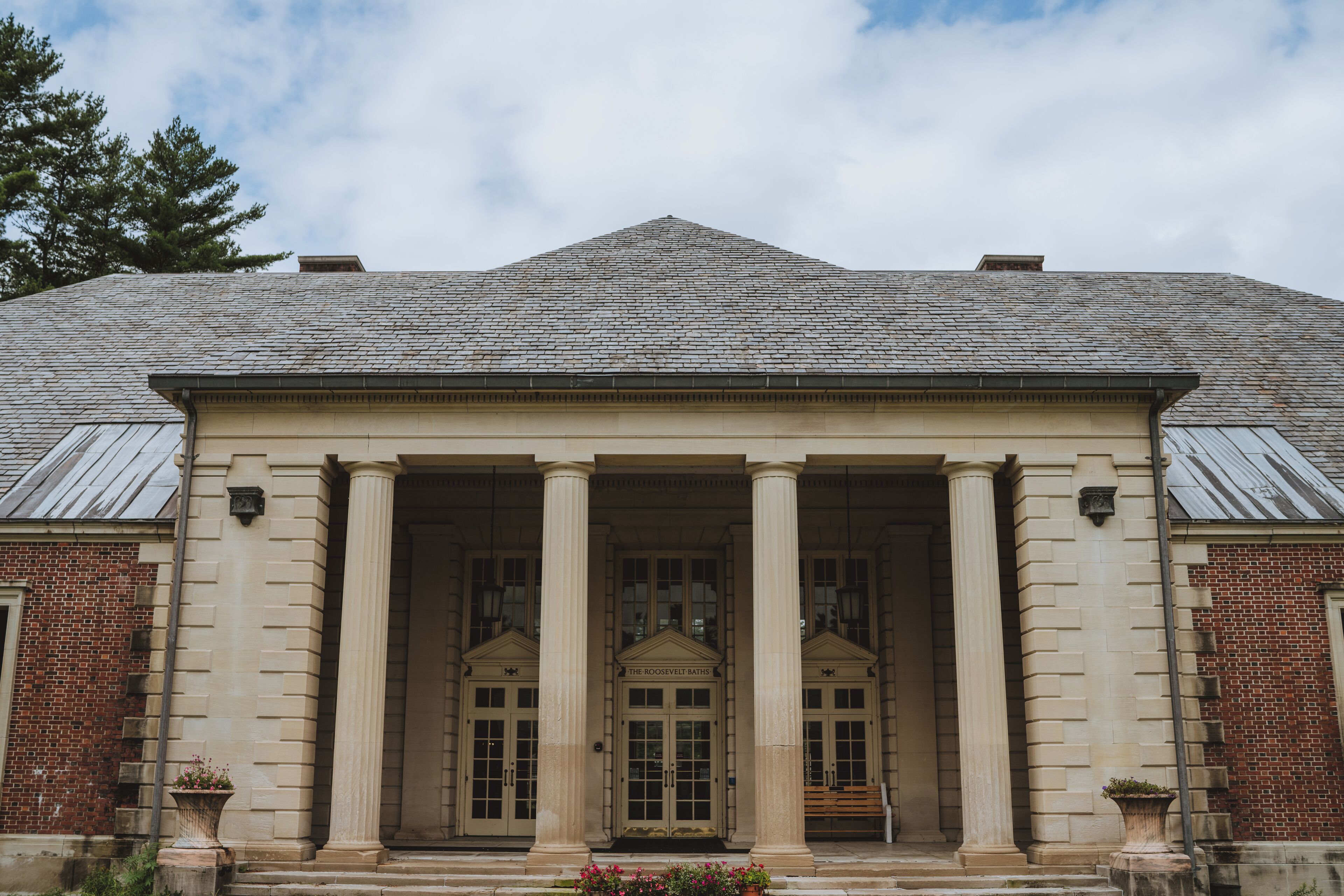 couples treatment room(s), hot tub, steam room
