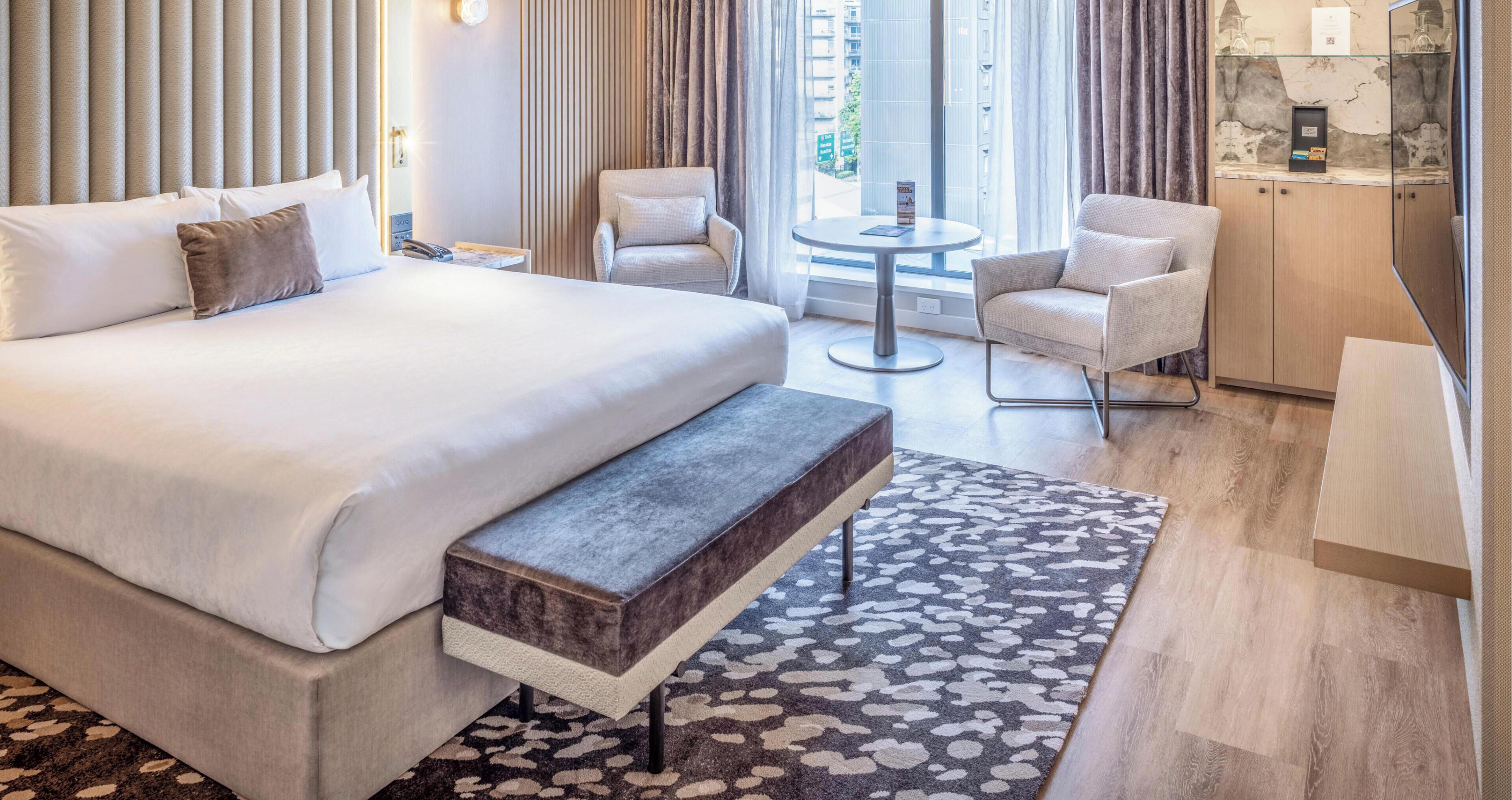 Club Room, 1 King Bed, Club Lounge Access | Premium bedding, Select Comfort beds, in-room safe, blackout drapes