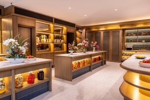 Daily full breakfast (NZD 45 per person)