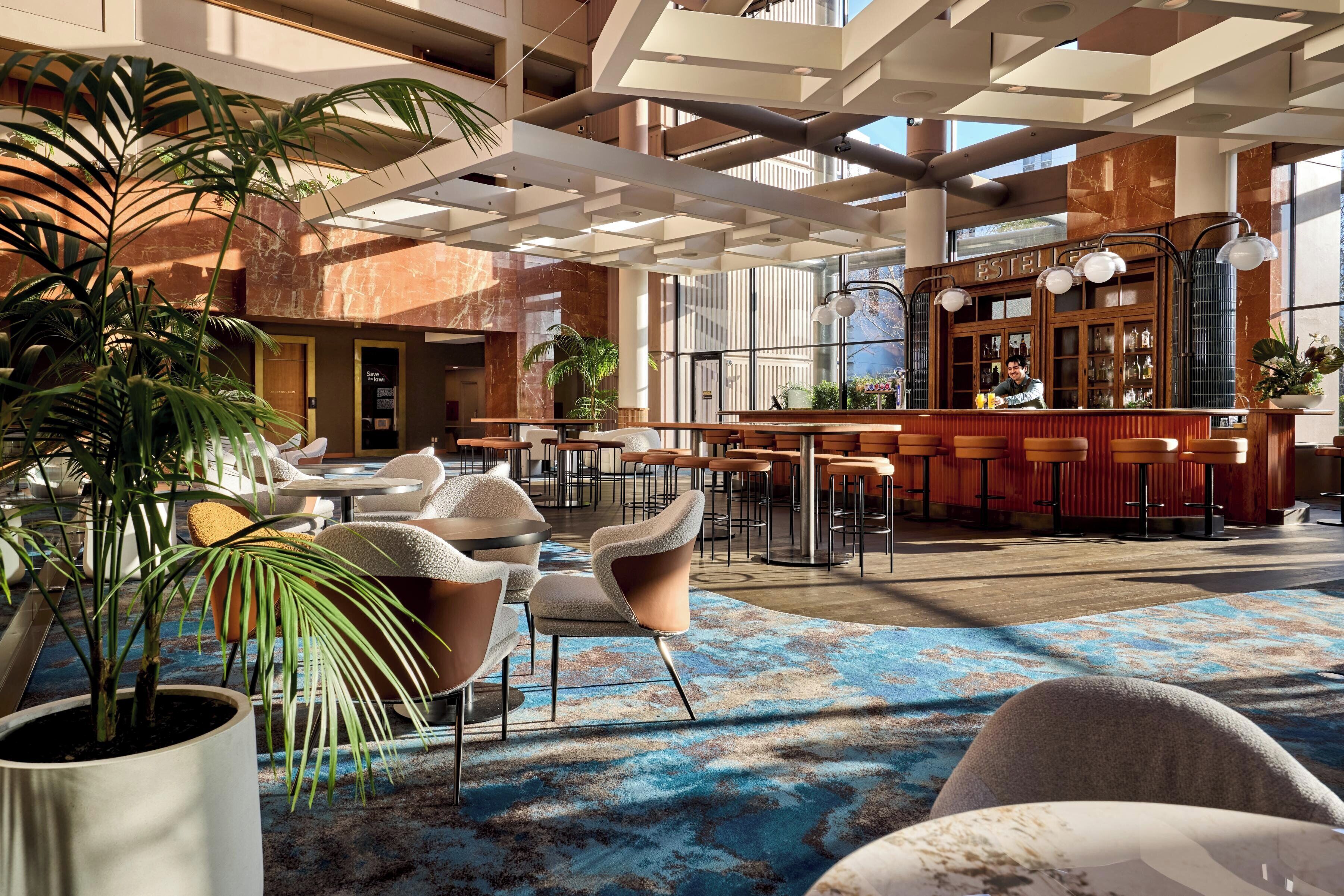 2 bars/lounges