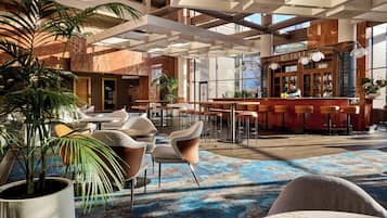 2 bars/lounges