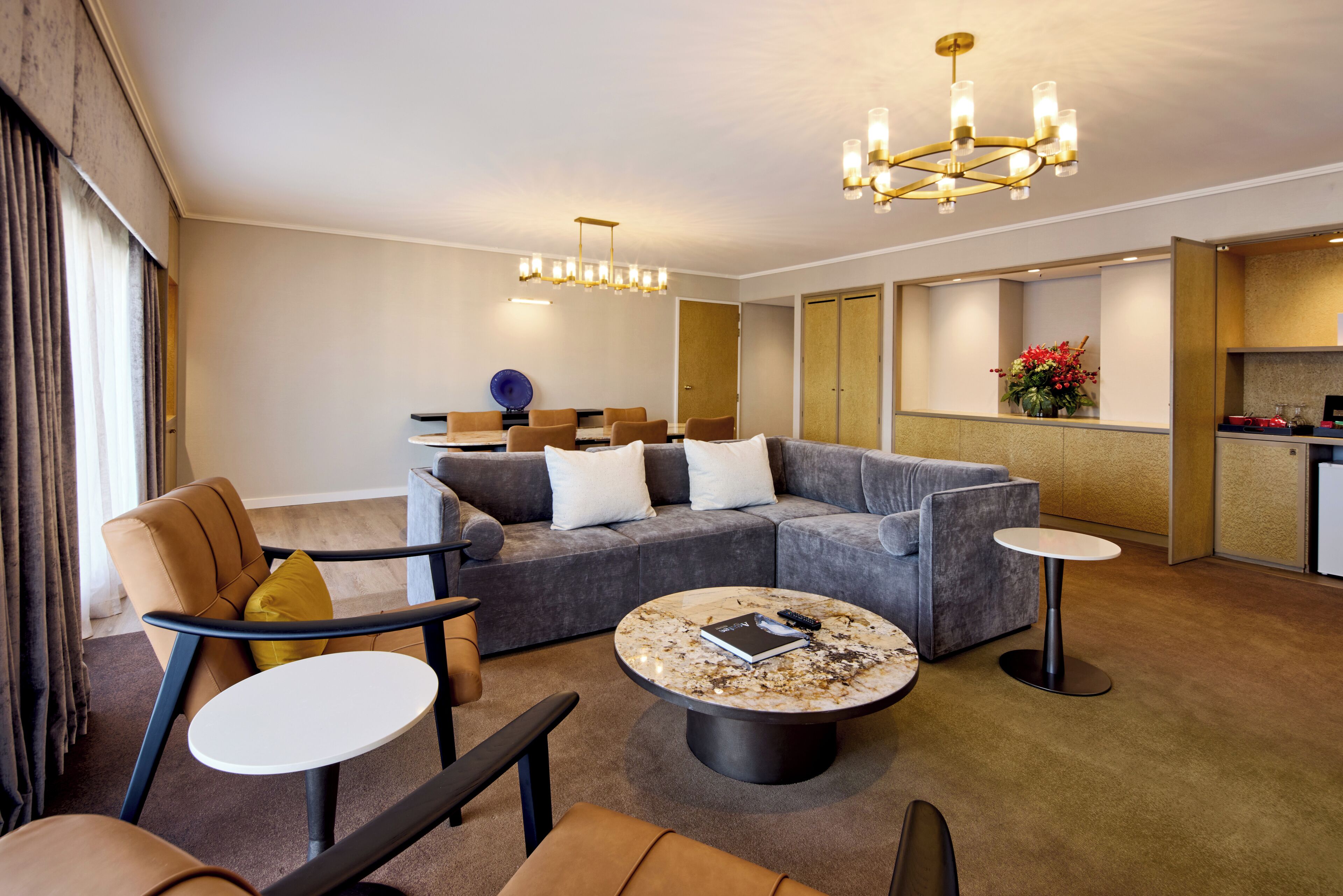 suite, 1 king bed (m suite - club access) | living area | 43-inch led tv with satellite channels