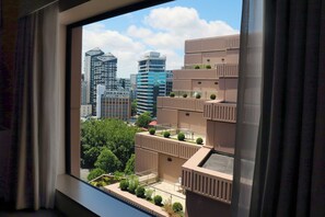 Experience the urban lifestyle in this stylish apartment with a balcony overlooking the city.