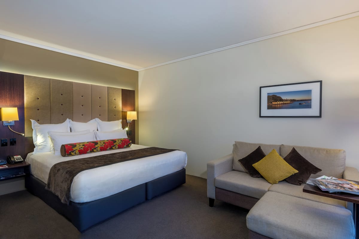 Superior Accessible 1 King | Premium bedding, Select Comfort beds, in-room safe, blackout drapes