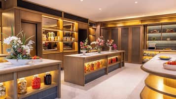 Daily full breakfast (NZD 45 per person)