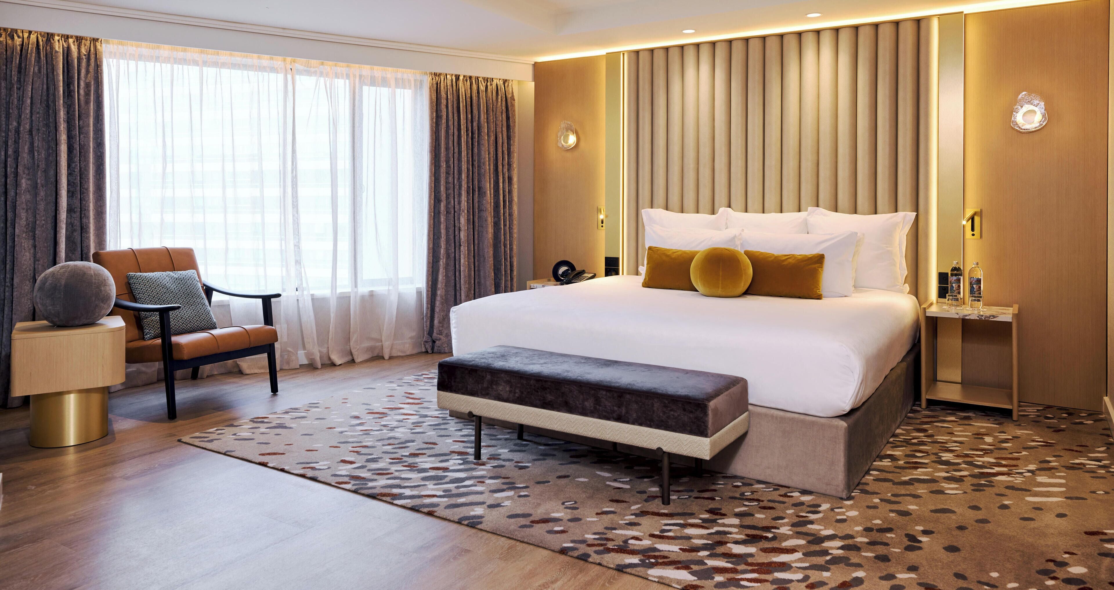 Suite Junior, 1 très grand lit, balcon (Club Access) | Literie de qualité, lit avec matelas Select Comfort