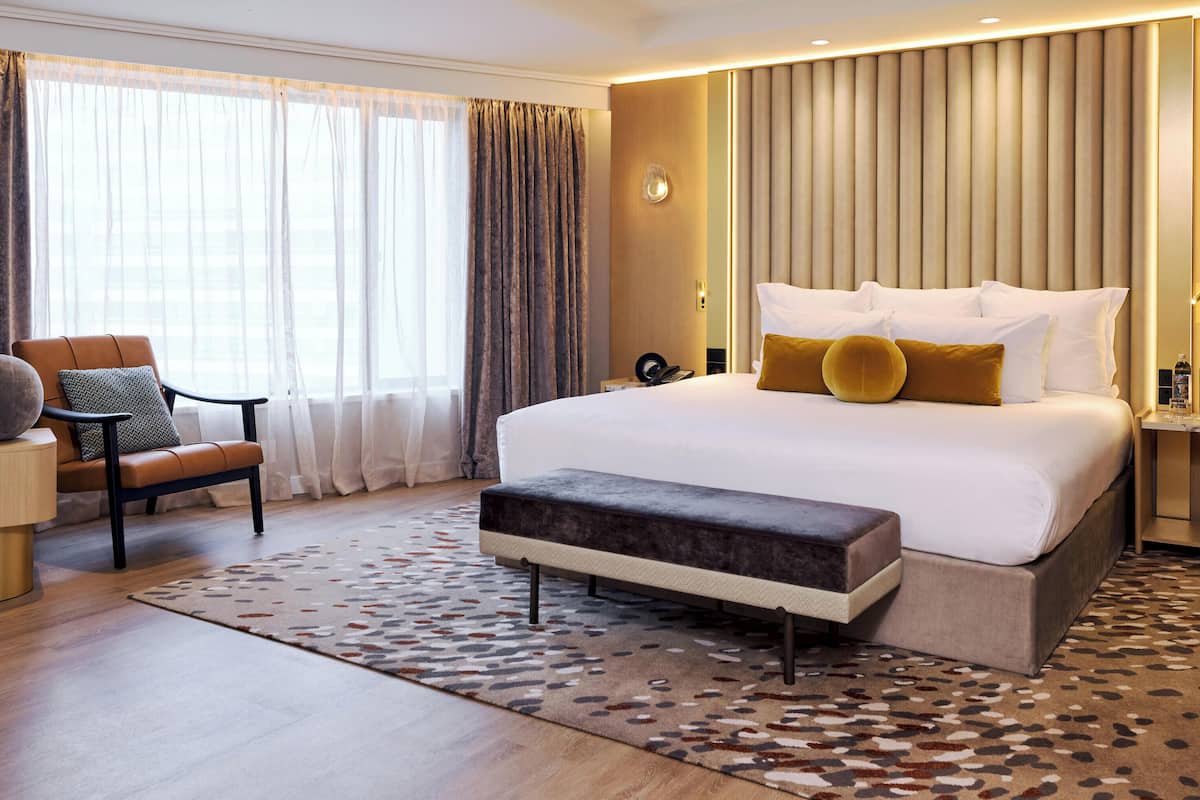 Suite Junior, 1 très grand lit, balcon (Club Access) | Literie de qualité, lit avec matelas Select Comfort