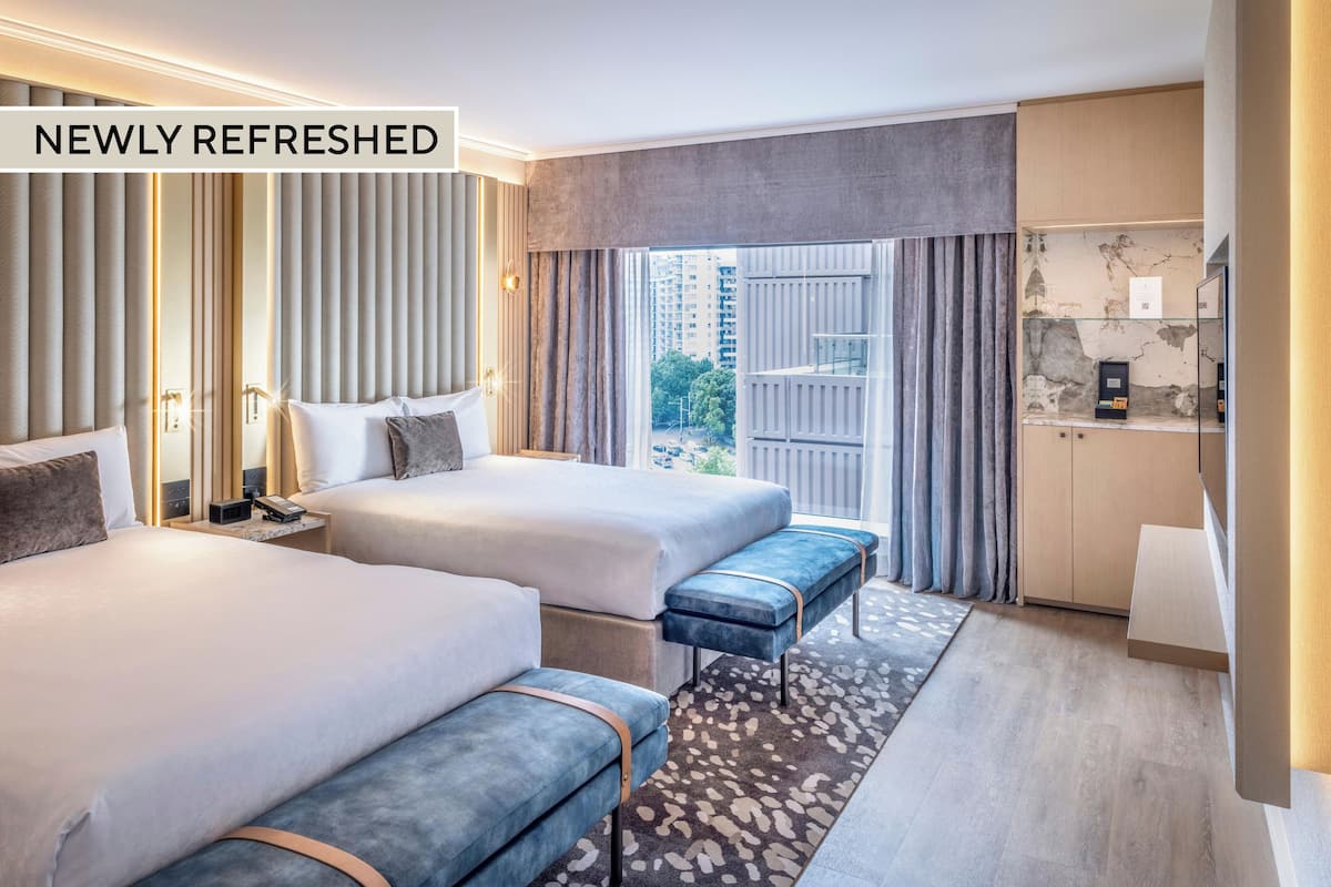 Rom – club, 2 dobbeltsenger, Club Lounge-tilgang | Sengetøy av topp kvalitet og senger med Select Comfort-madrass