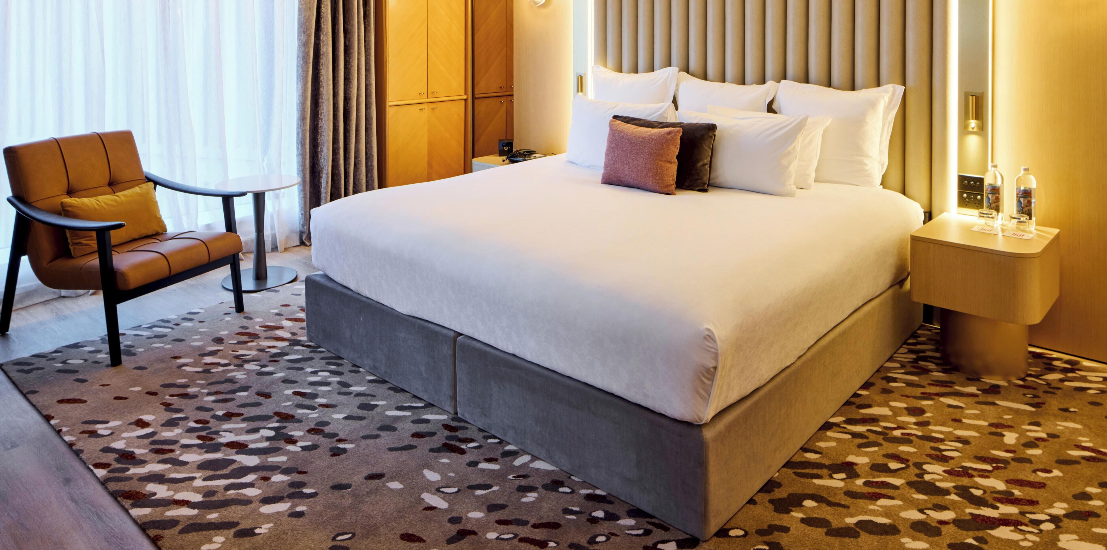 Suite Junior, 1 très grand lit, vue sur la ville | Literie de qualité, lit avec matelas Select Comfort