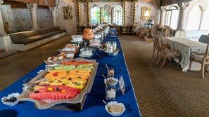 Daily full breakfast for a fee - Quinta Real Aguascalientes (Aguascalientes)